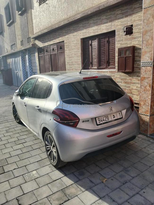 Peugeot 208 2018 white édition 