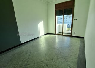 chambre vide à louer pour fille à roches noire