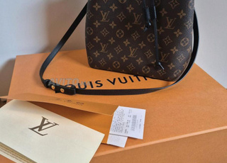 حقيبة لويس فويتون نيونويه MM في حالة ممتازة