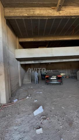 محل تجاري بمساحة 141 متر و 58 متر في الصدا