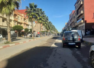 منازل تجارية ممتازة متموقعة للبيع بالدروة