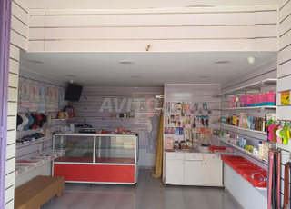 Local commercial à Sadda, rénové et entièrement équipé (Garage 20 m)