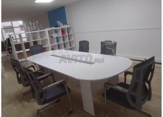 طاولة اجتماع بيضاوية ‫مكتب إدارة