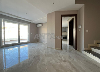 À louer duplex moderne avec terrasse