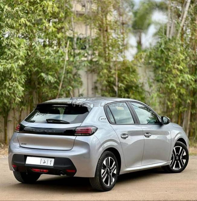 peugeot style  208/2025  diesel 