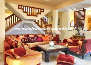 Villa spacieuse en plein centre