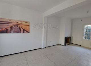 Maison avec 3 ch. et terrasses à Charaf à louer