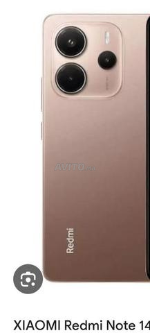 لدي هاتف Redmi Note 14 لون ذهبي