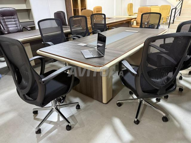 طاولات اجتماع عصرية لبيئة عمل احترافية - 2