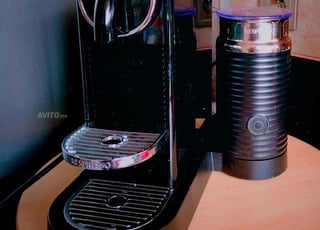 ماكينة قهوة نسبريسو مع جهاز صنع رغوة الحليب