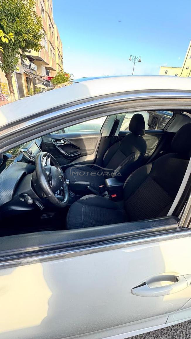 Peugeot 208 Diesel Manuelle 2018 à Fès