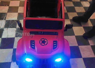 سيارة اطفال