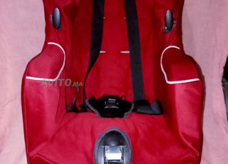 كرسي سيارة للأطفال