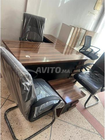 أثاث مكتبي خشبي A MOBILIER DE BUREAU EN BOIS أثاث مكتبي خشبي A