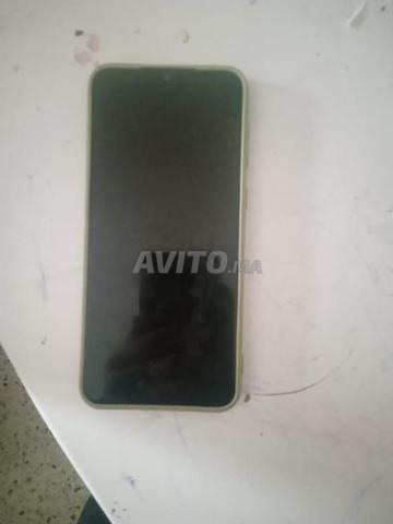 هاتف نظيف معه كلفيير فابور وشارجور فابور