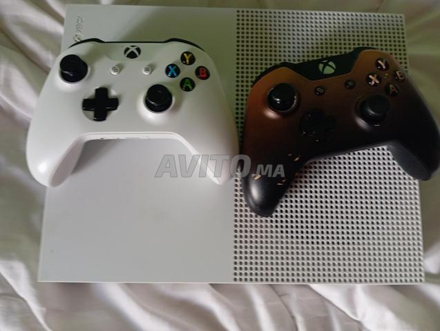 Xbox one S 2 وحدات تحكم و GTA V