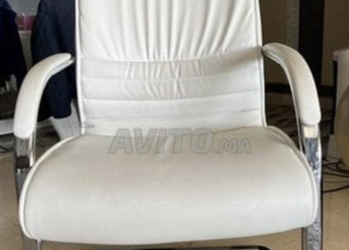 Fauteuil blanc cassé