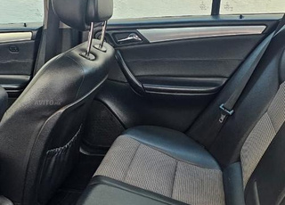 Mercedes-Benz 220 Diesel Automatique 2006 à Nador