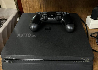 PS4 slim et manette à vendre
