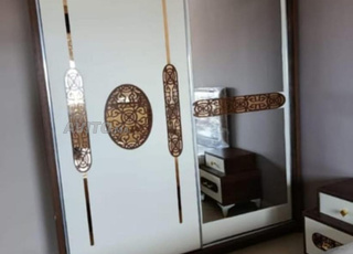 Confort de sommeil avec la chambre à coucher complète, élégance et beauté