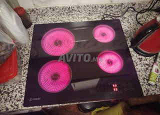 Plaque de cuisson vitrocéramique quatre foyers