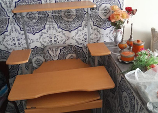 طاولة مكتب للكمبيوتر