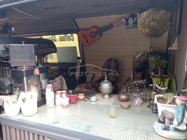 voiture équiper avec matériel café 