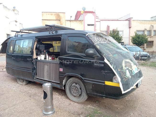 voiture équiper avec matériel café 