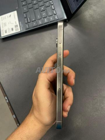 Iphone 15 pro max 256G 95 Batterie comme neuf - 2