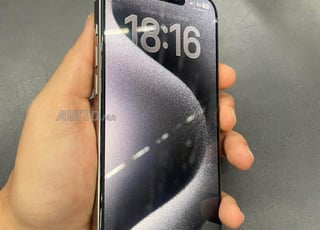 Iphone 15 pro max 256G 95 Batterie comme neuf