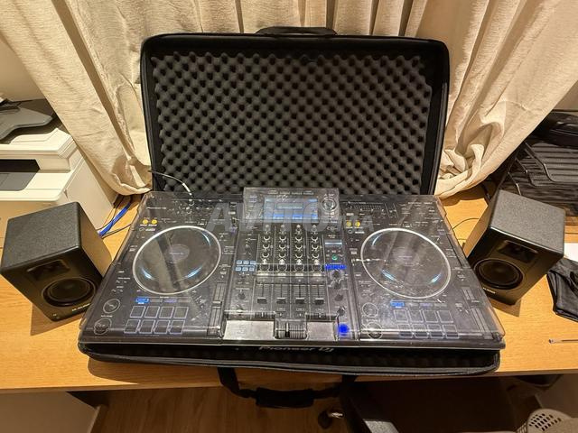 pioneer XZ (avec protection) & moniteur M-Audio