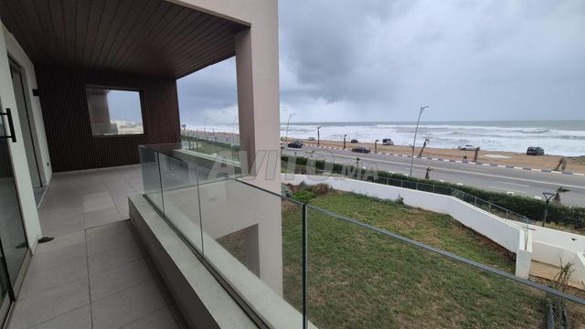 فيلا جديدة على الواجهة البحرية