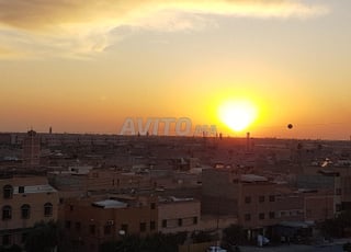 Meublé, panoramique et trés proche de la gare
