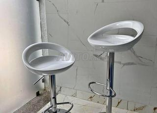 كرسي بار قابل للتعديل في الارتفاع وقابل للدوران