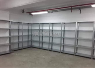 Rayonnage métallique de rangement en bon état