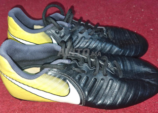Godasse Chaussures de football NIKE (taille 33)