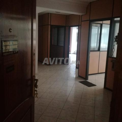 مكتب بمساحة 81 مترًا مربعًا في روش نوار للإيجار