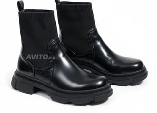 حذاء مستعمل للبيع