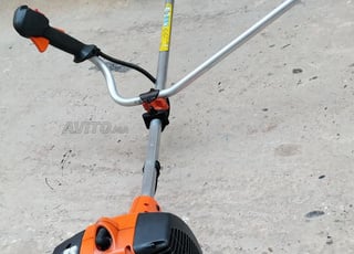 débrousailleuse Husqvarna 128R