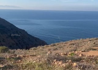 قطعة محفظة مجاورة للبحر