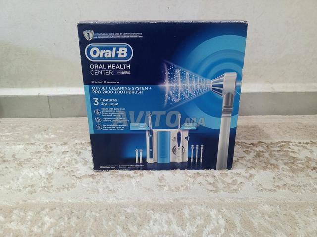 مركز Oral-B OXYJET مع فرشاة أسنان كهربائية PRO2000