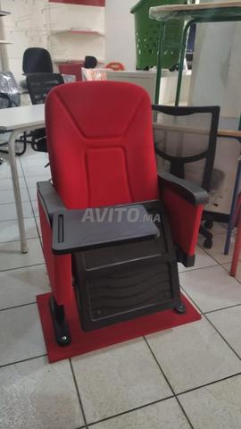 Amphithéâtres : Équipement des amphithéâtres et salles de conférences