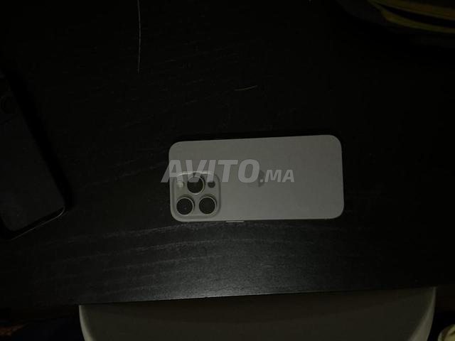 iPhone 15 Pro 256 Go - حالة ممتازة / كالجديد