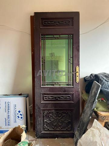 بابان بسعر واحد: واحد حديد وواحد خشب - 2