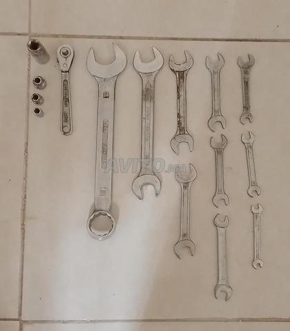 مجموعة مفاتيح مختلطة ومفتاح ربط أنبوبي