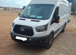 Ford Transit à louer pour le transport de marchandises