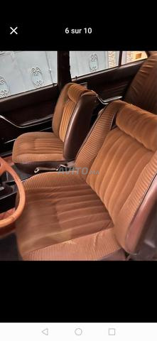 Voiture de type Peugeot 504, belle et propre - 2