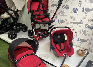 Une poussette trio Jane epic