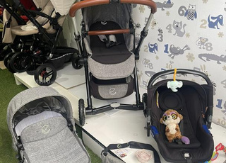 Une poussette trio Jane crosslight