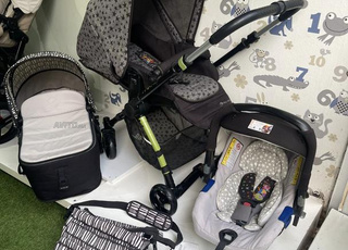 Une poussette trio Jane minuum